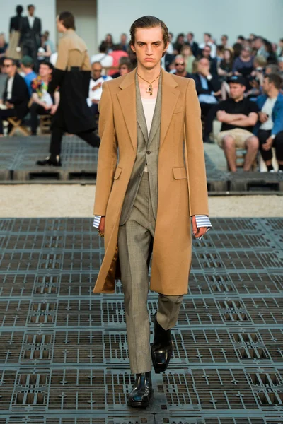 Look 12